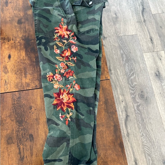 DRIFTWOOD Camouflage Pants with Embroidery - Picture 3 of 6